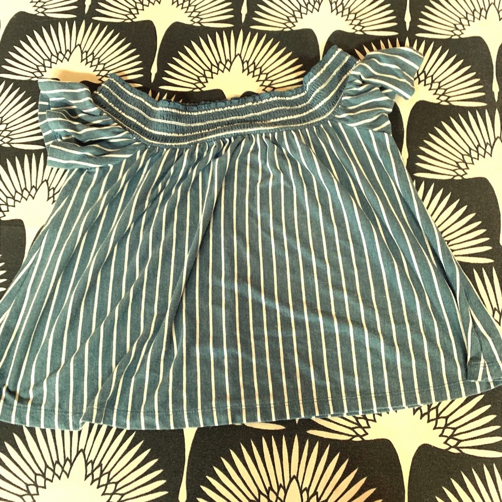 American Eagle Off the shoulder top